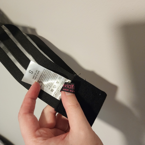 Chic Black Lace Intimates Set - Picture 3 of 3